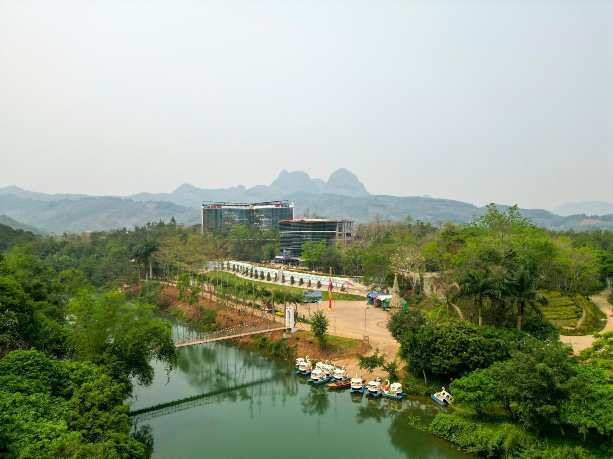 Hotel Meddom Park Cao Phong Exterior foto